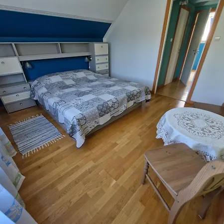 Piibelehe Garden Guesthouse & Caravan Park Casa de hóspedes Kuressaare