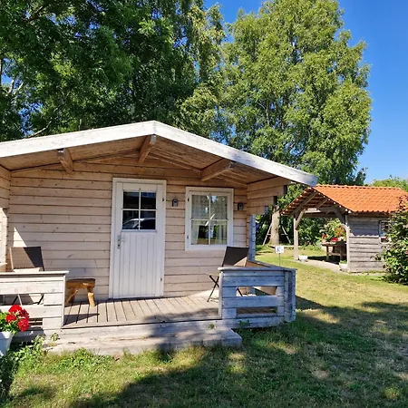Casa de hóspedes Piibelehe Garden Guesthouse & Caravan Park Kuressaare