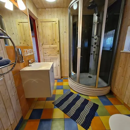 Piibelehe Garden Guesthouse & Caravan Park Casa de hóspedes Kuressaare
