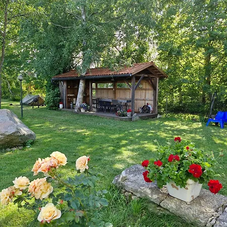 Piibelehe Garden Guesthouse & Caravan Park Kuressaare