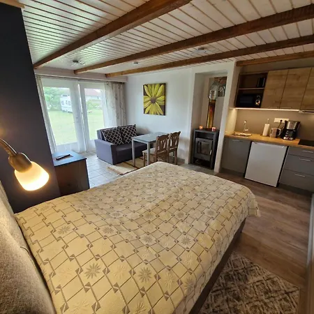 Piibelehe Garden Guesthouse & Caravan Park * Kuressaare